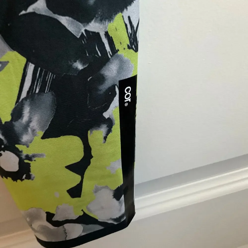 Cor by Ultracor Green/White/Black Printed‎ Leggings - Size Small